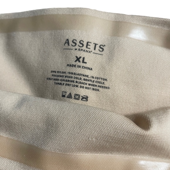 SPANX Assets XL High Waist Shaping Breathable Shorts - Picture 2 of 3